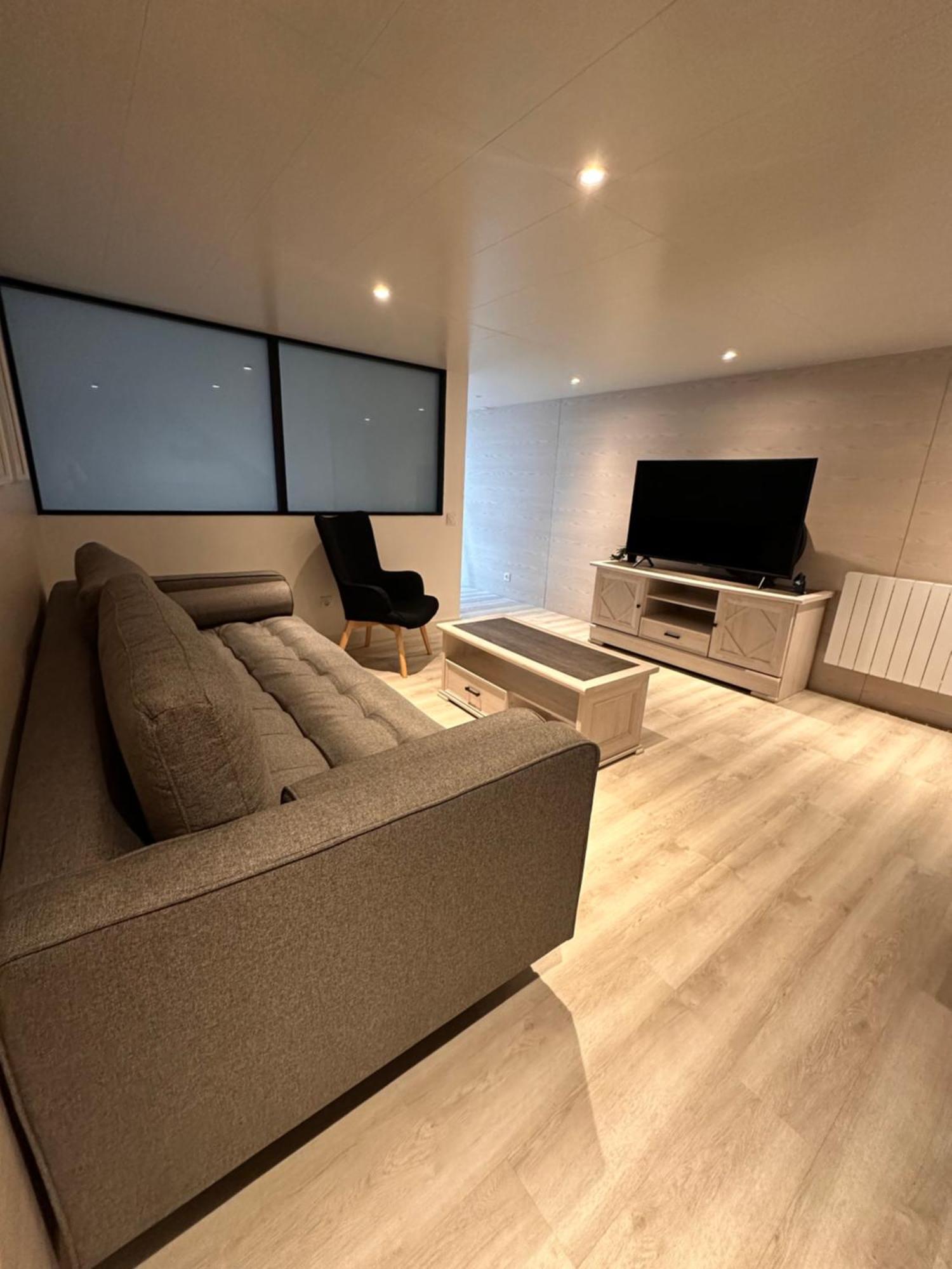 Jolie Dependance Equipee Cholet Exterior foto